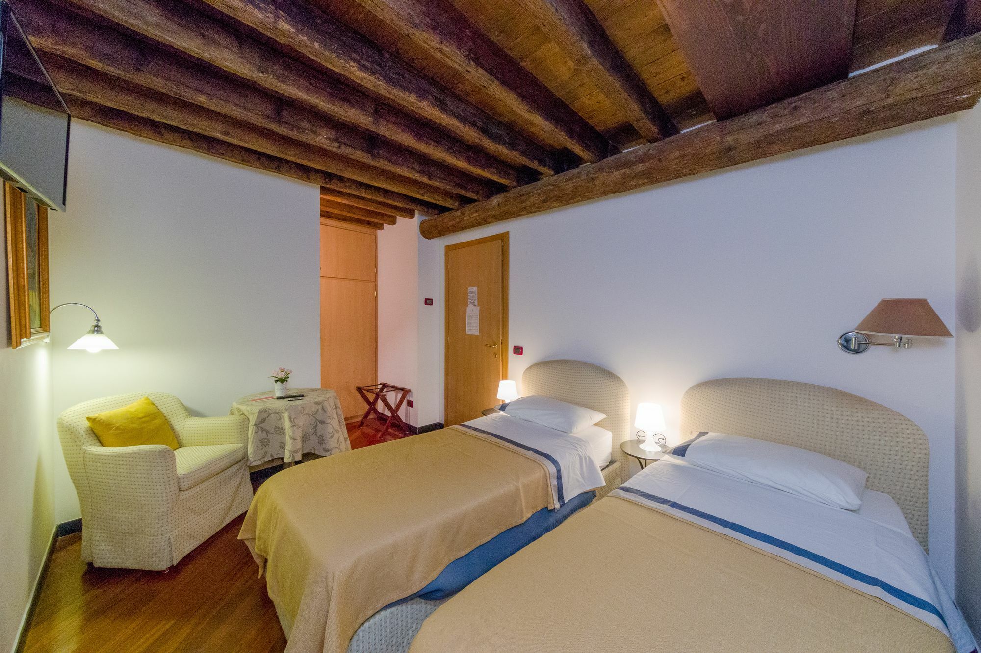 Affittacamere Bed And Breakfast San Lorenzo Genoa Bagian luar foto